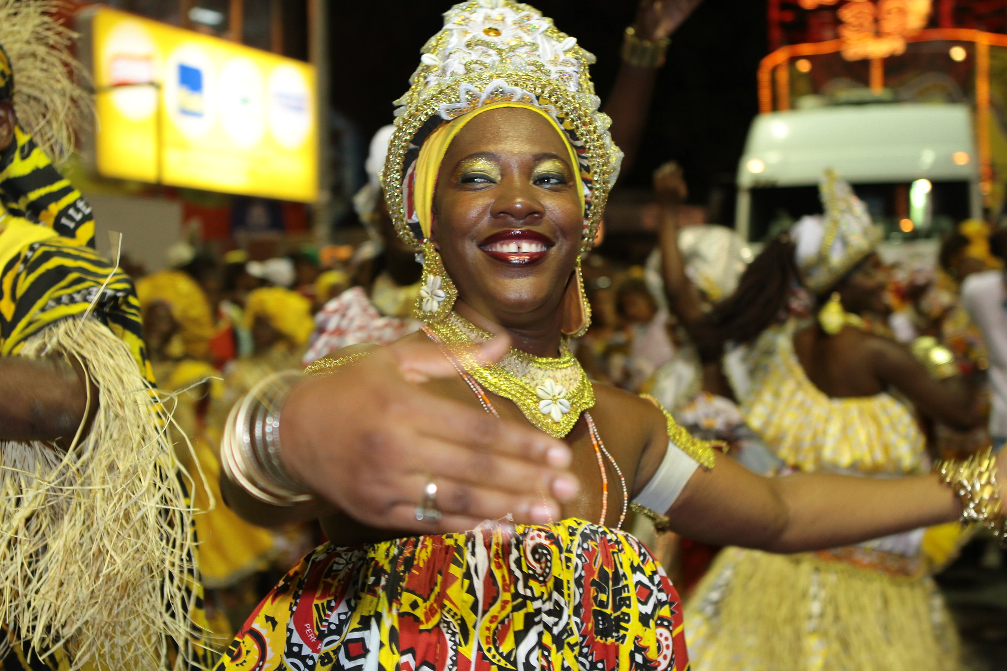 Woman performing at Ilê Aiyê